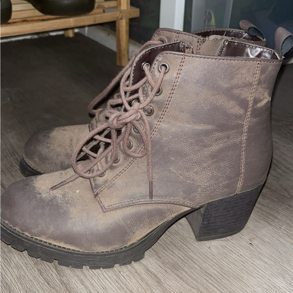 Woman’s brown heeled combat boots- size 7.5 - Picture 7 of 8